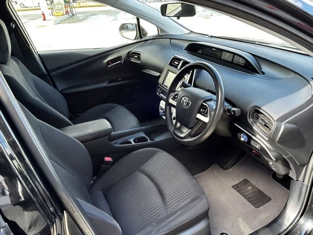 Toyota PRIUS 2018-04 11482-10