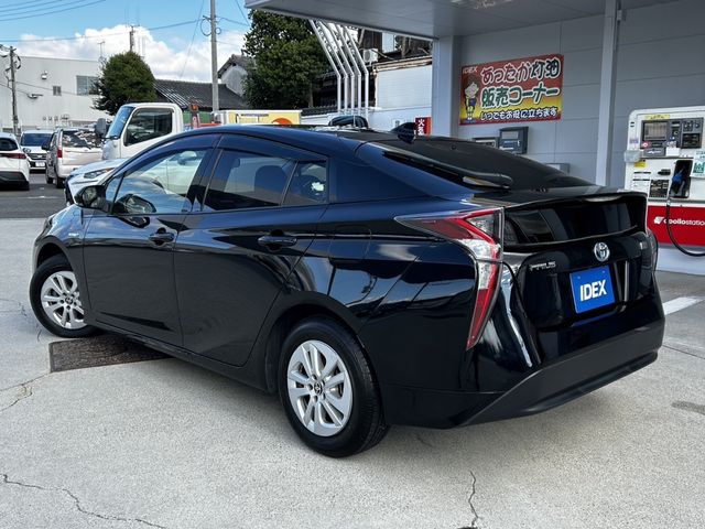 Toyota PRIUS 2018-04 11482-8