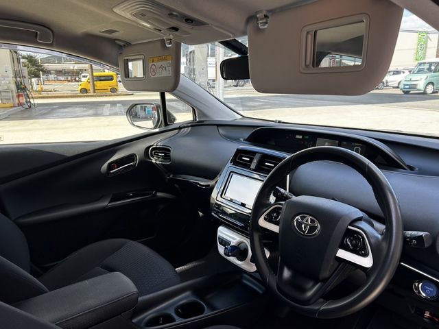 Toyota PRIUS 2018-04 11482-26
