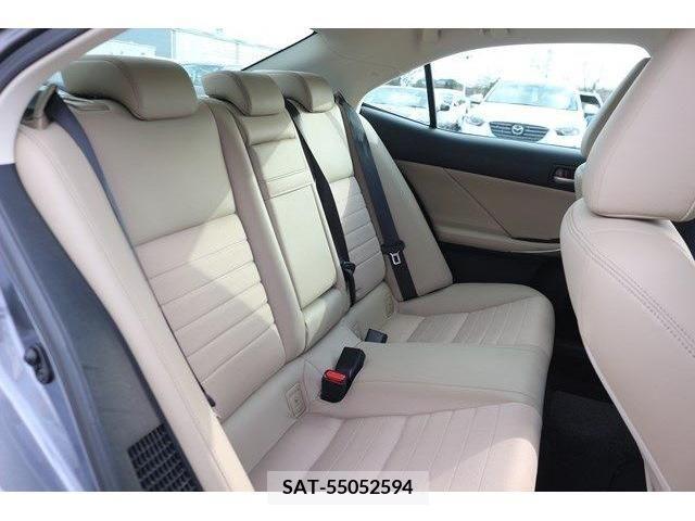 Lexus IS 2017-02 226020-13