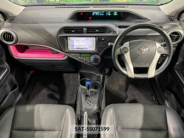 Toyota AQUA 2013-08 389314-1