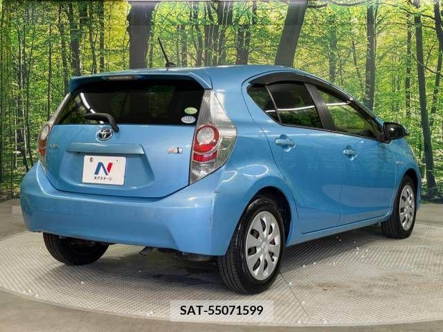 Toyota AQUA 2013-08 389314-17