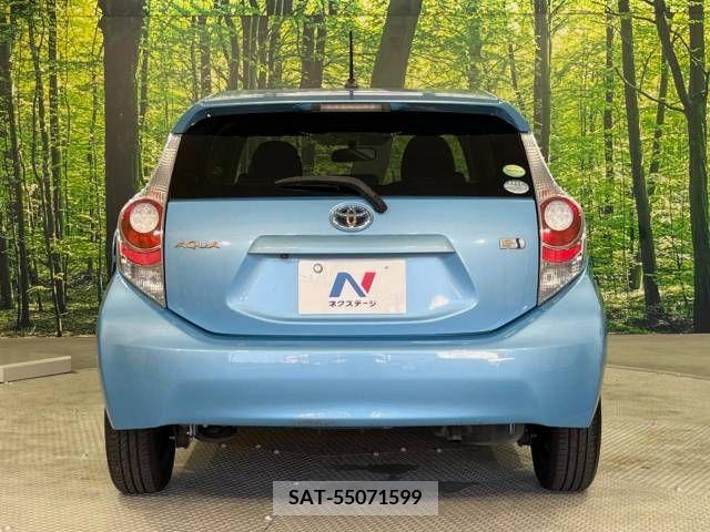 Toyota AQUA 2013-08 389314-15