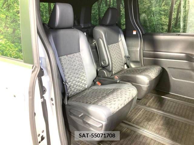 Toyota VOXY HYBRID 2022-04 346798-9