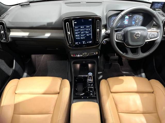 Volvo XC40 2019-04 188490-1