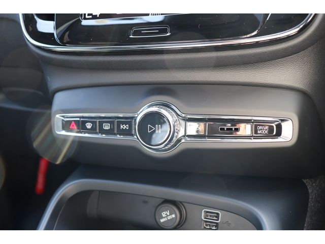 Volvo XC40 2021-11 16221-23