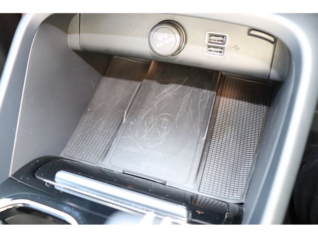 Volvo XC40 2021-11 16221-22