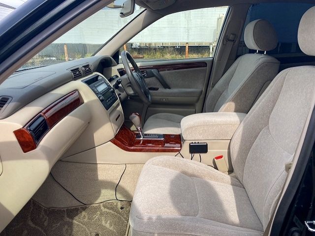 Toyota CROWN SEDAN 2001-09 194112-3