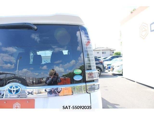 Toyota VOXY HYBRID 2017-10 370609-12