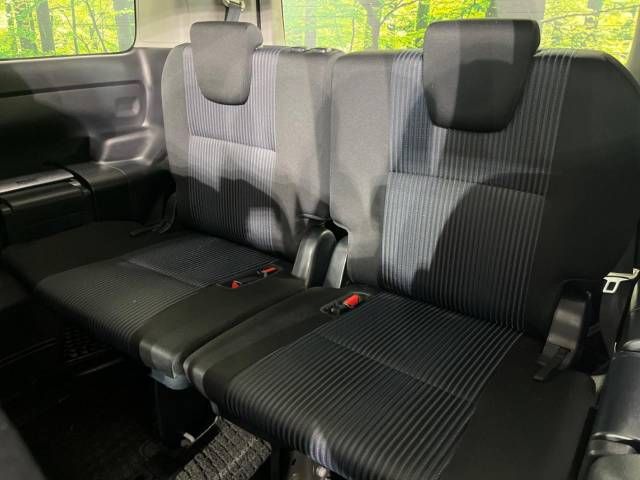 Toyota VOXY 2014-03 16818-9