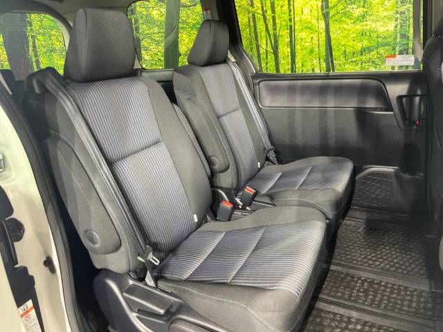 Toyota VOXY 2014-03 16818-8