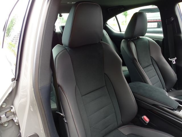 Lexus IS 2023-03 6516-14