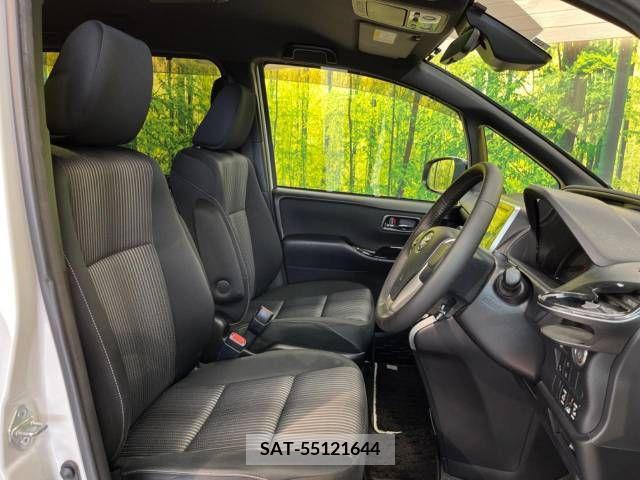 Toyota VOXY 2019-06 332166-8
