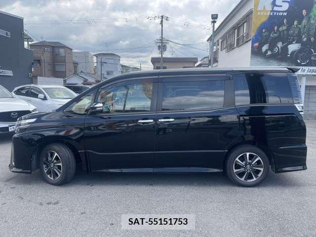 Toyota VOXY 2018-06 370348-4