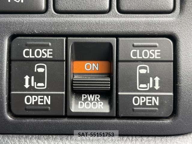 Toyota VOXY 2018-06 370348-7