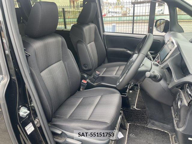 Toyota VOXY 2018-06 370348-14
