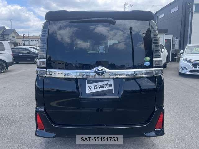 Toyota VOXY 2018-06 370348-3