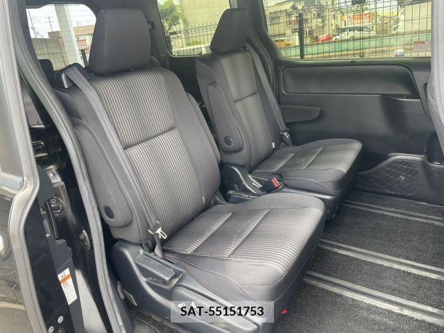 Toyota VOXY 2018-06 370348-16