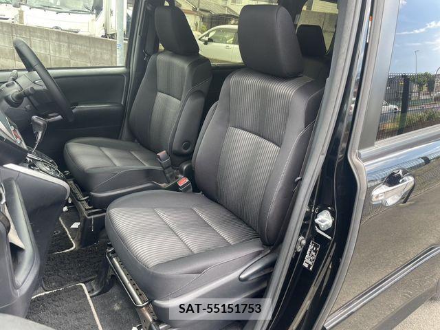 Toyota VOXY 2018-06 370348-15