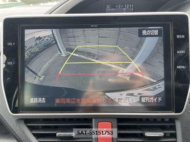 Toyota VOXY 2018-06 370348-11