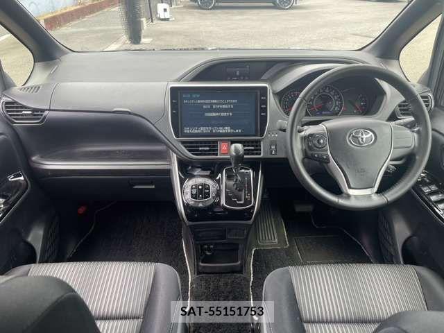 Toyota VOXY 2018-06 370348-6