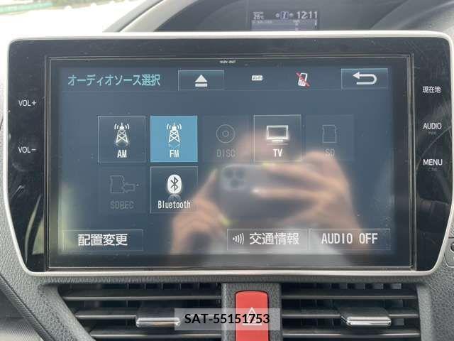 Toyota VOXY 2018-06 370348-10
