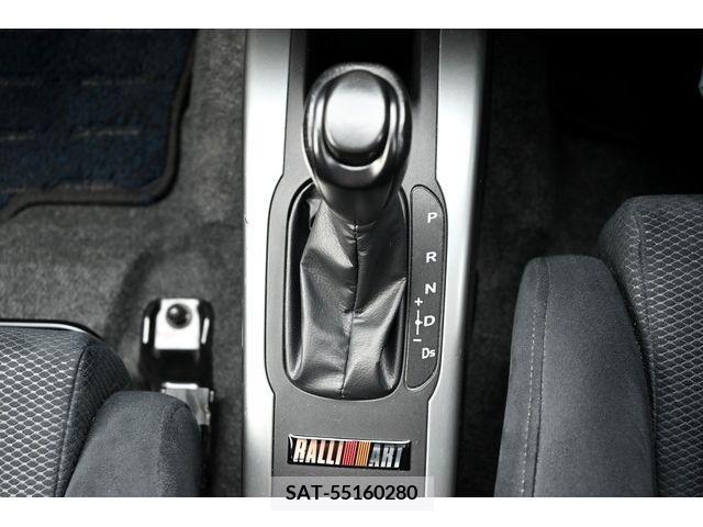 Mitsubishi COLT 2011-10 384063-23