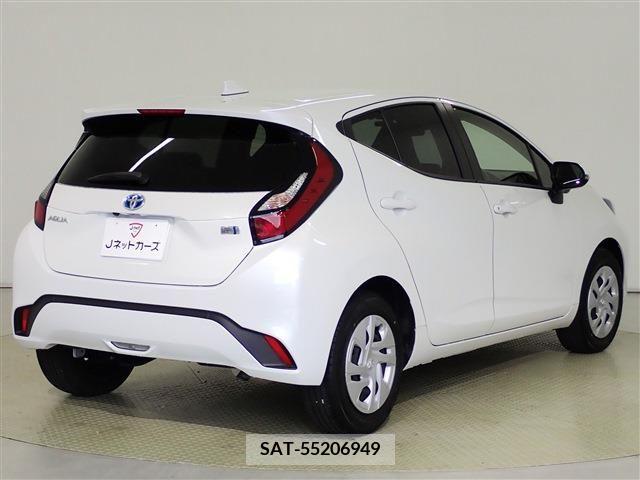 Toyota AQUA 2022-01 313383-3