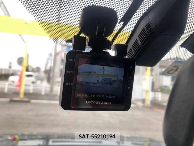 Toyota VOXY HYBRID 2014-06 322752-17