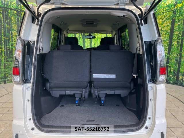 Nissan SERENA 2018-12 324983-11