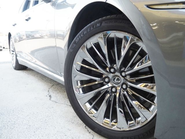 Lexus LS 2017-12 15535-8