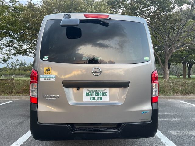 Nissan NV350 Caravan 2013-09 12311-11