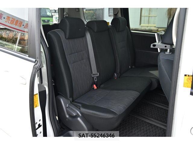 Toyota NOAH 2013-06 215297-10