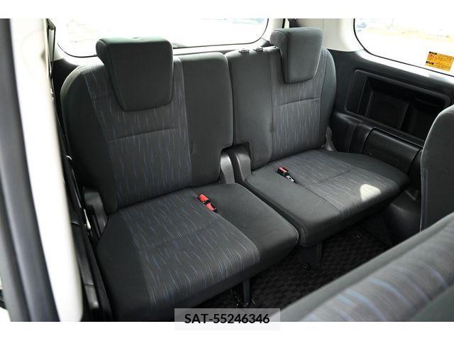 Toyota NOAH 2013-06 215297-11