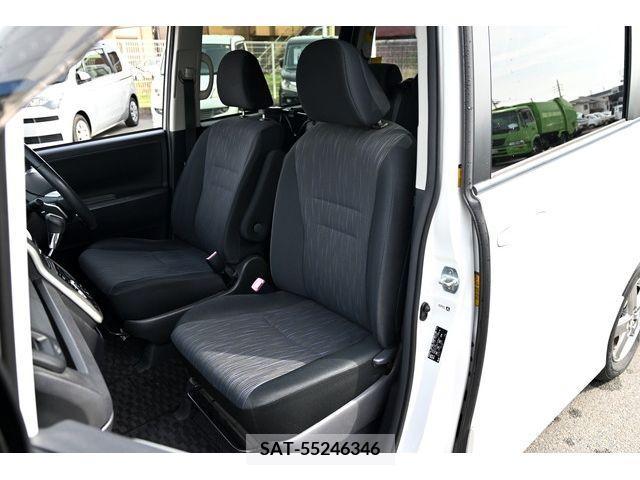 Toyota NOAH 2013-06 215297-12
