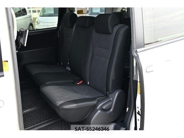 Toyota NOAH 2013-06 215297-13