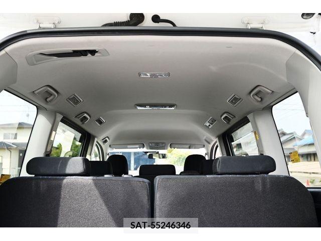 Toyota NOAH 2013-06 215297-16