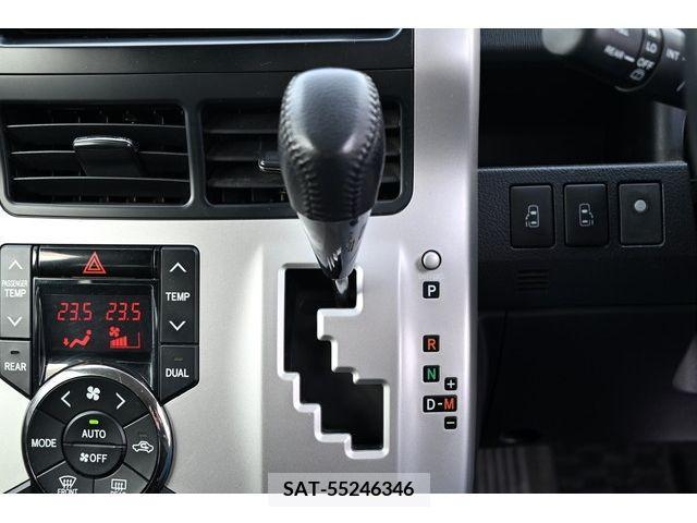 Toyota NOAH 2013-06 215297-19