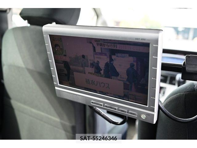 Toyota NOAH 2013-06 215297-24