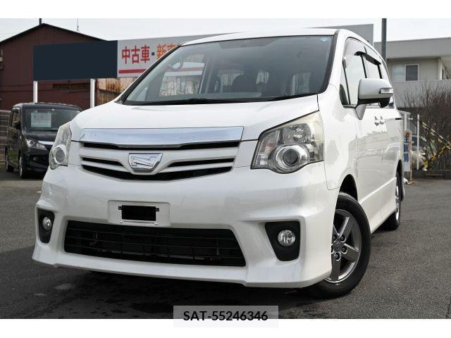 Toyota NOAH 2013-06 215297-3