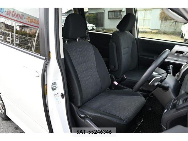 Toyota NOAH 2013-06 215297-9