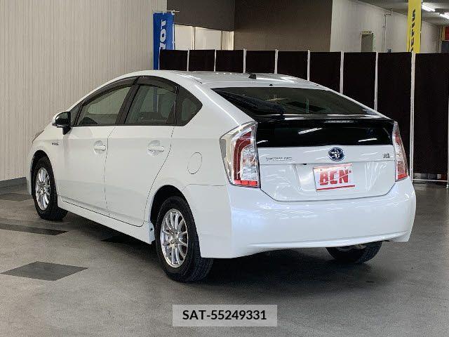 Toyota PRIUS 2015-03 232708-8