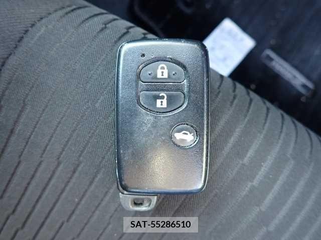 Toyota MARK X 2017-01 276303-8
