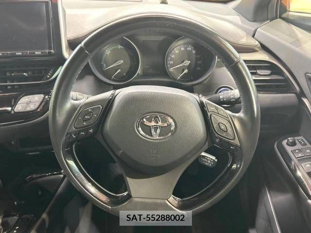 Toyota C-HR 2017-05 236749-11
