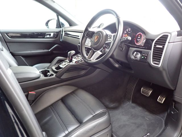Porsche CAYENNE 2021-04 27923-1