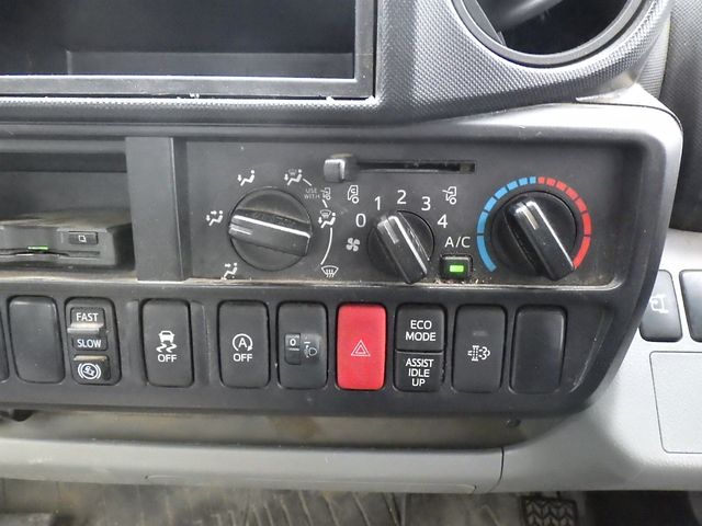 Hino DUTRO 2018-10 8296-17
