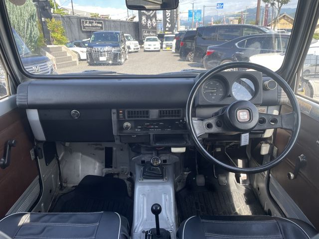 Suzuki JIMNY 1982-01 6333-2