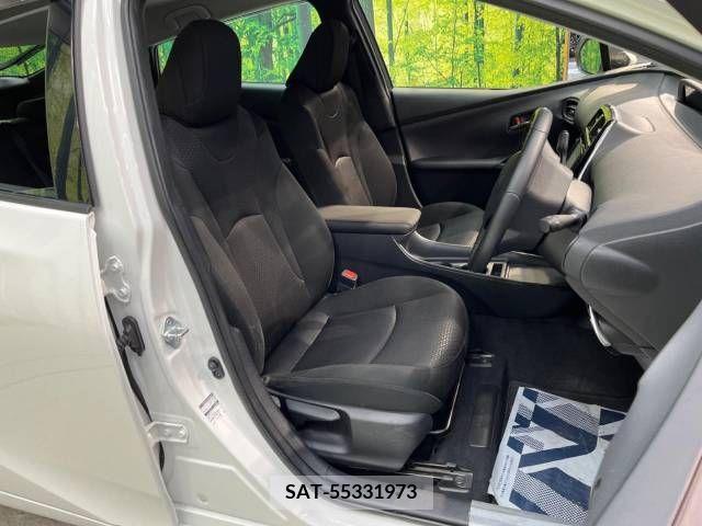 Toyota PRIUS 2019-06 366325-9
