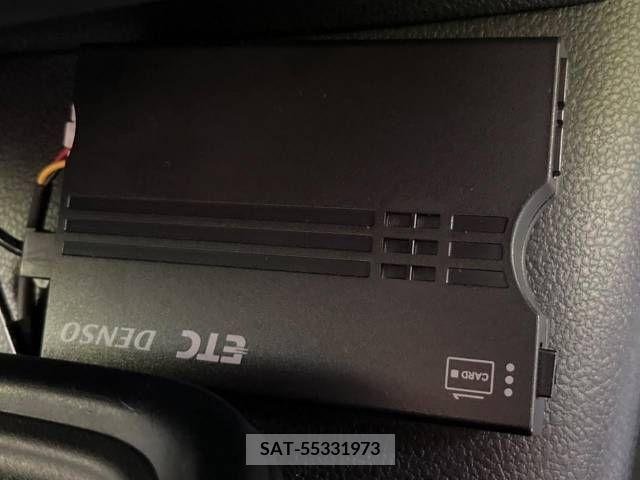 Toyota PRIUS 2019-06 366325-6