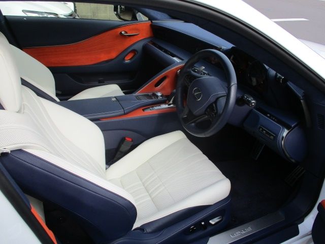 Lexus LC 2018-02 182320-1